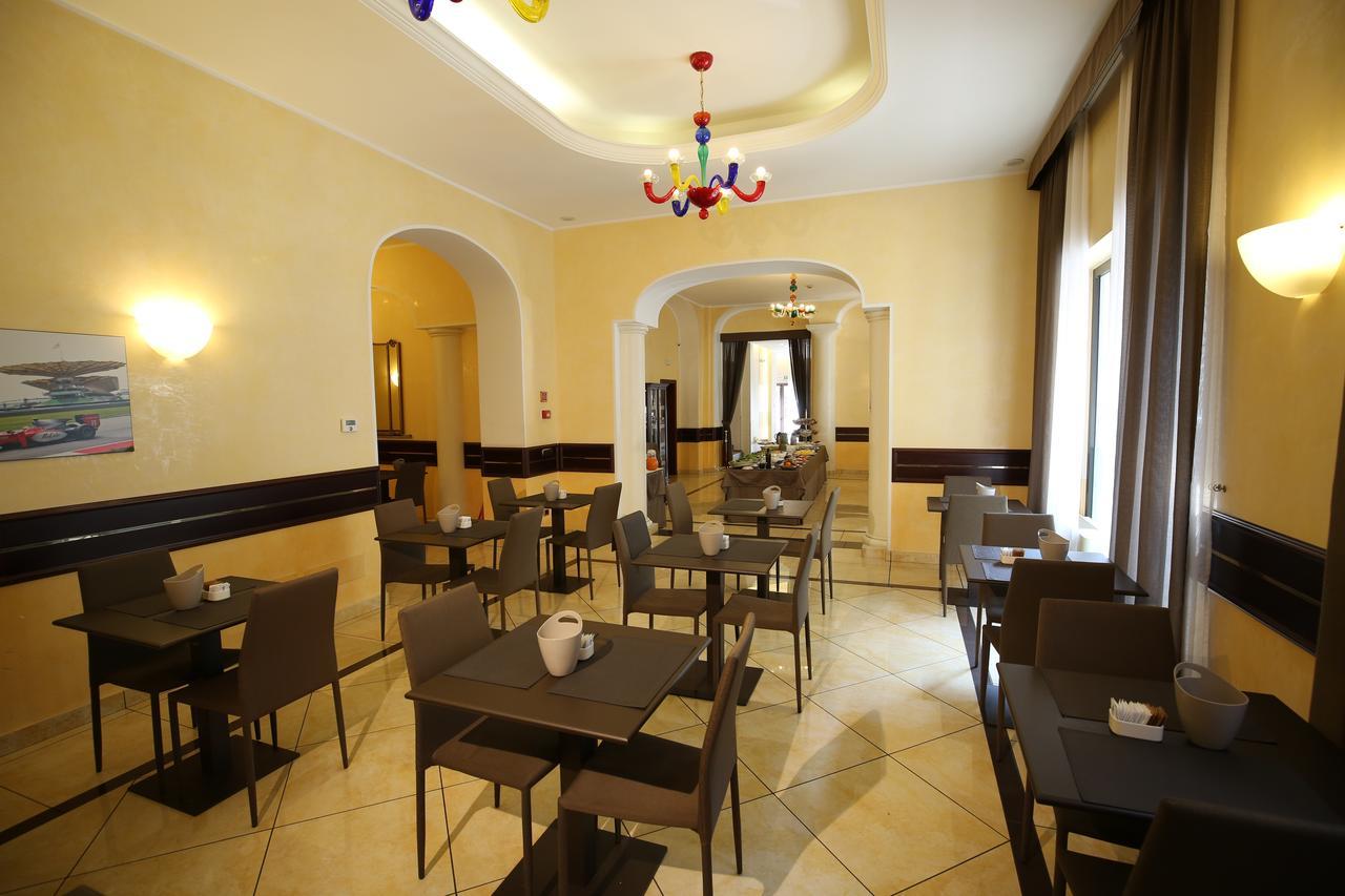 Mokinba Hotels Baviera Милан Экстерьер фото